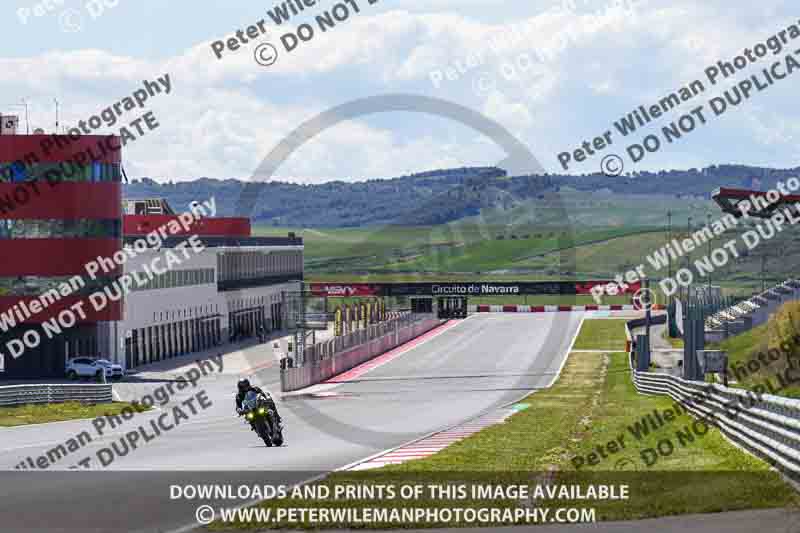 cadwell no limits trackday;cadwell park;cadwell park photographs;cadwell trackday photographs;enduro digital images;event digital images;eventdigitalimages;navarra;no limits trackdays;peter wileman photography;racing digital images;trackday digital images;trackday photos